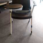 Ca. 12x Stoelen met schrijfblad op de leuning, zwart